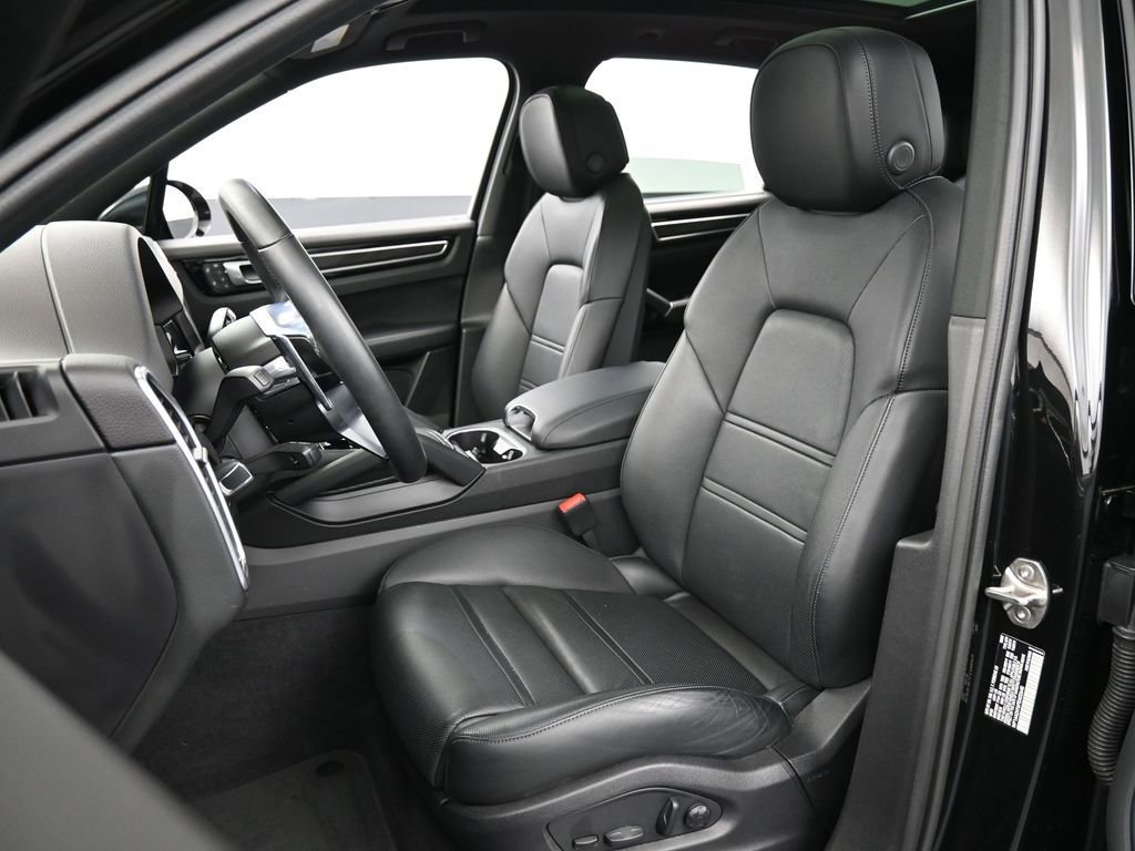 Certified 2023 Porsche Cayenne AWD/4WD image 5