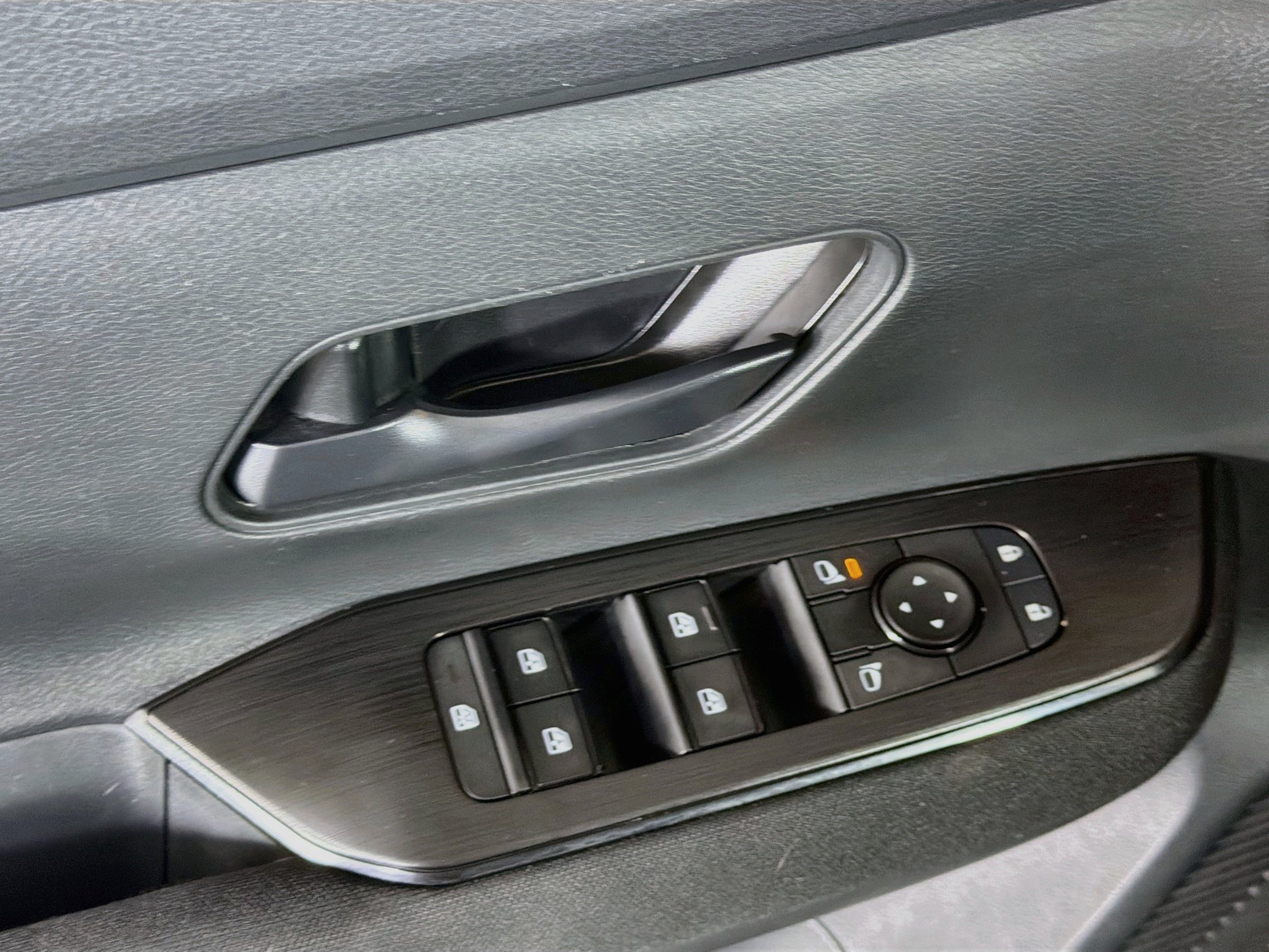 Used 2025 Nissan Kicks S FWD image 15