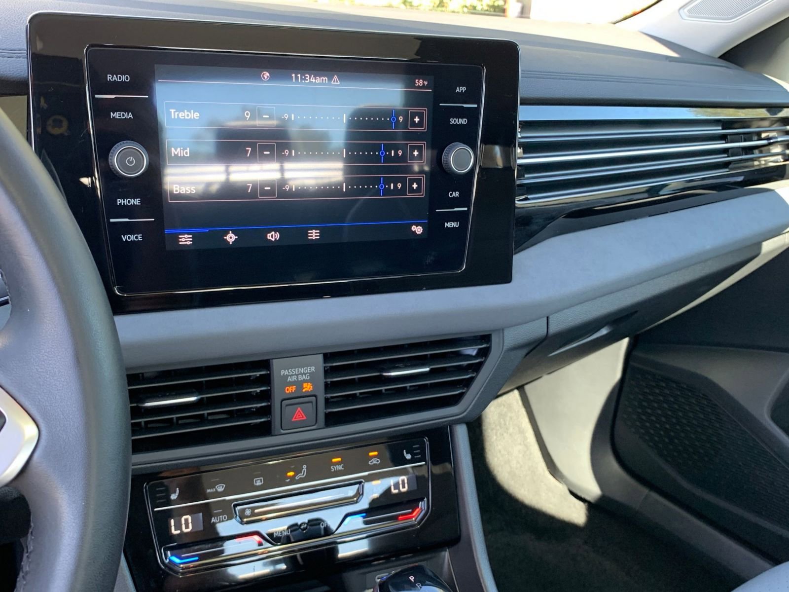 Used 2025 Volkswagen Jetta SE image 18