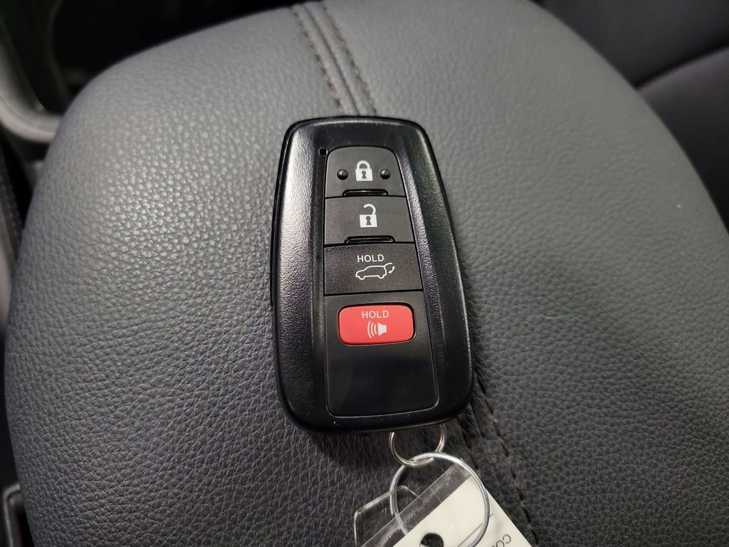 Used 2023 Toyota RAV4 XLE Premium image 16