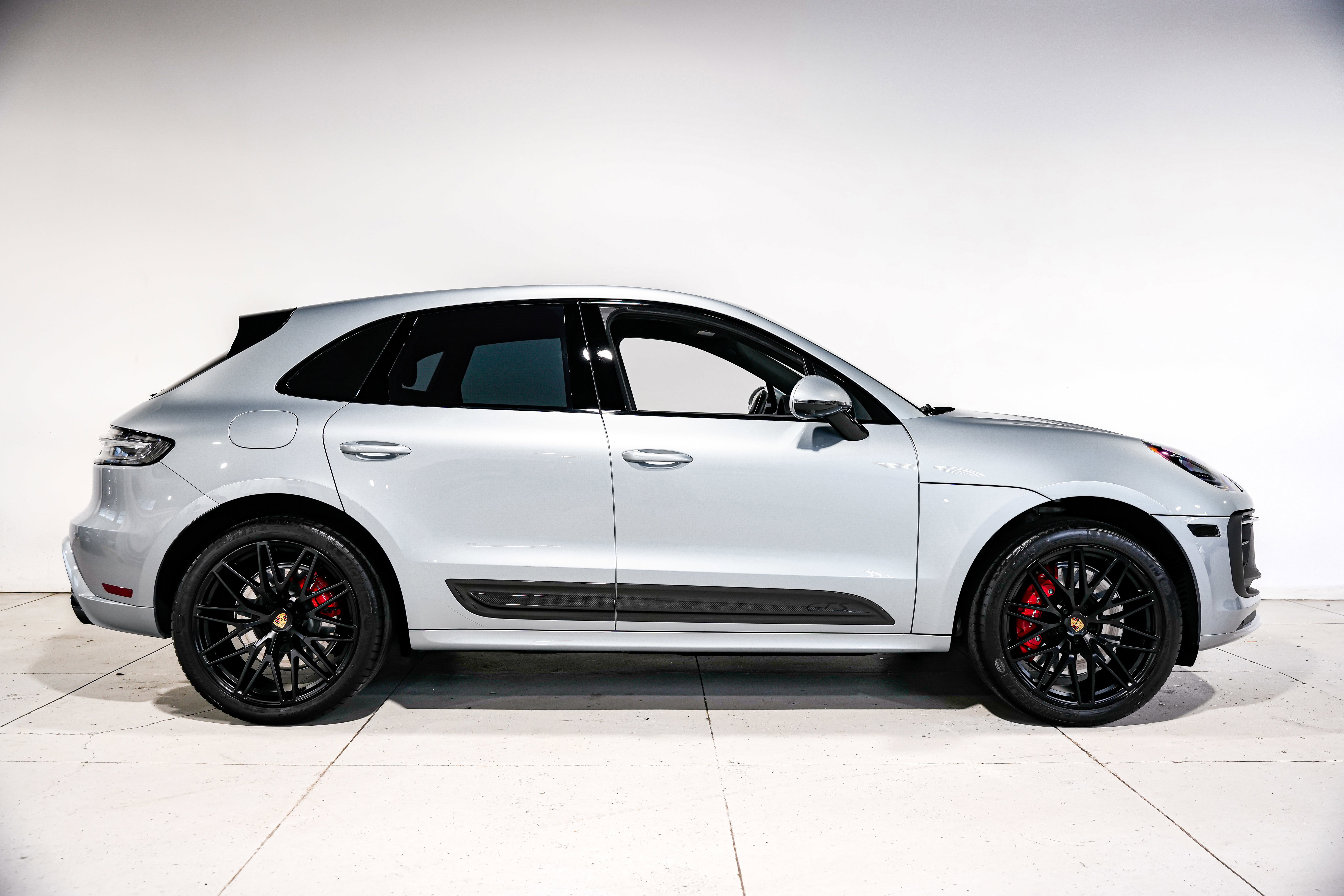 Used 2022 Porsche Macan GTS w/ Sport Chrono Package image 2