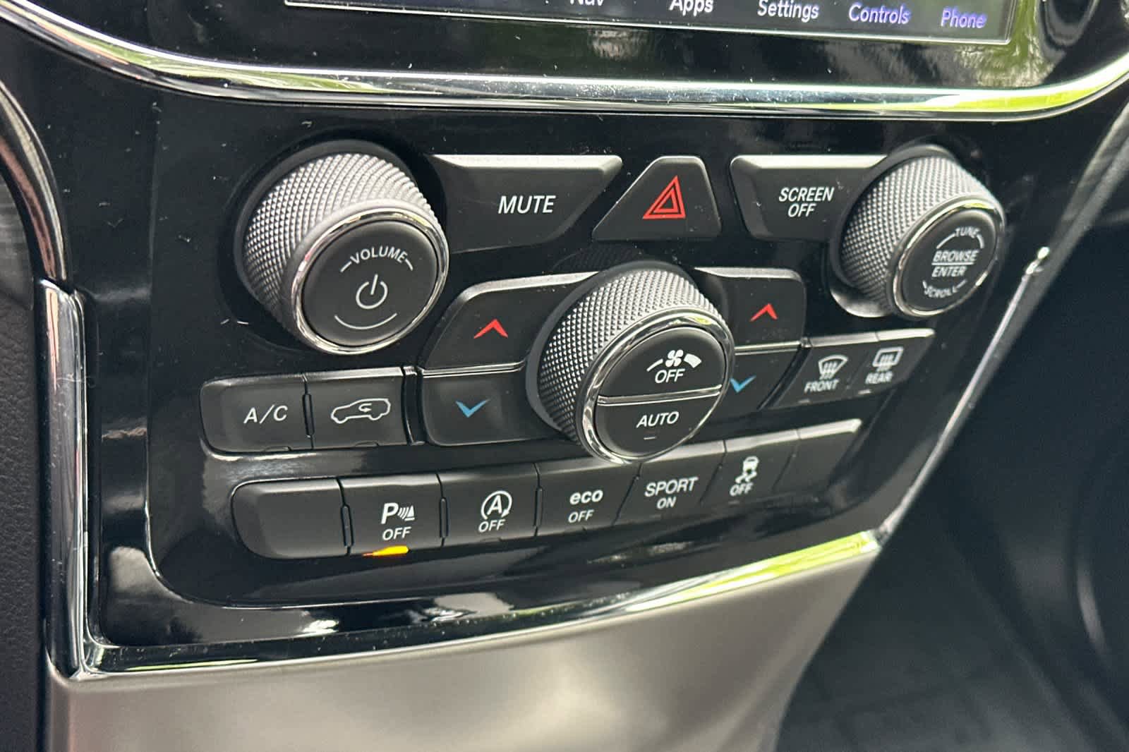 Used 2019 Jeep Grand Cherokee Altitude AWD/4WD image 21
