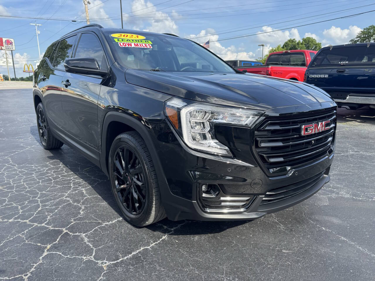 Used 2023 GMC Terrain SLT w/ Tech Package FWD image 8