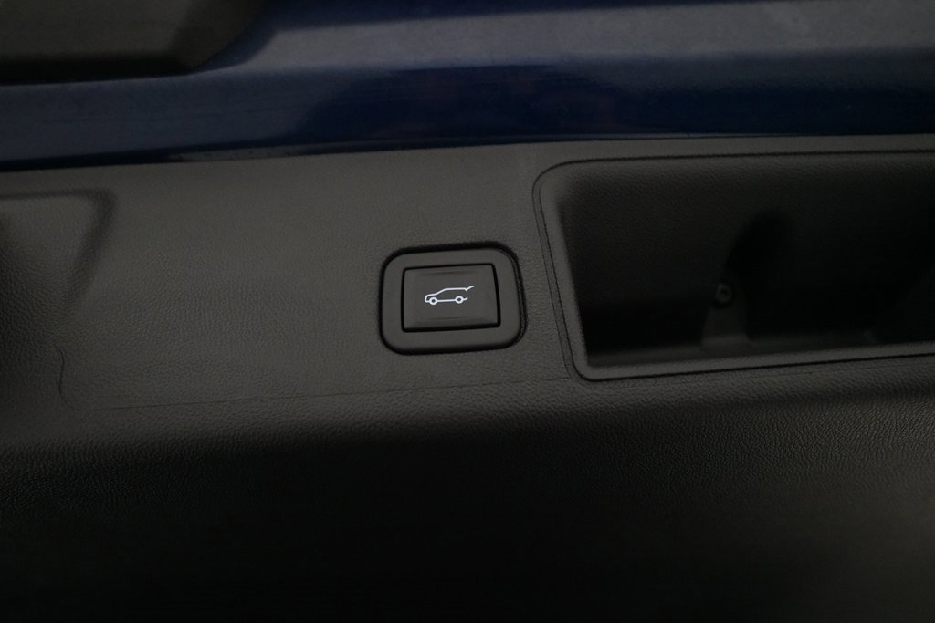 Used 2023 GMC Terrain SLE w/ Driver Convenience Package image 15