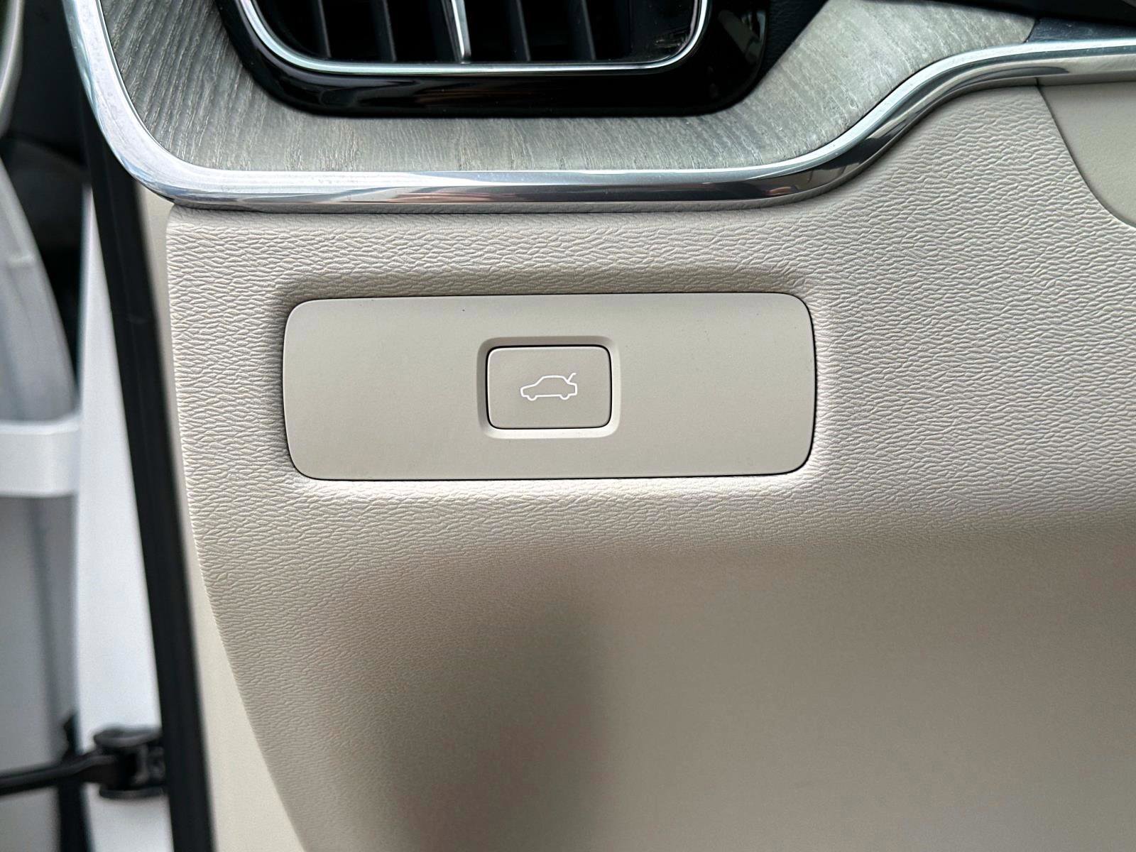 Certified 2024 Volvo XC60 B5 Plus image 29