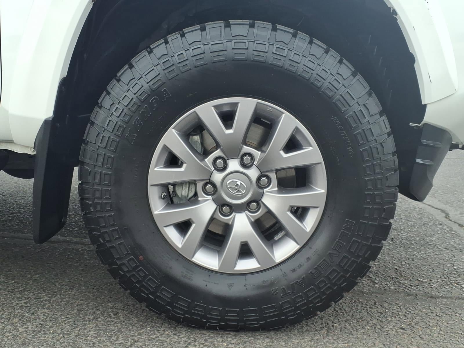 Used 2018 Toyota Tacoma SR5 RWD image 9