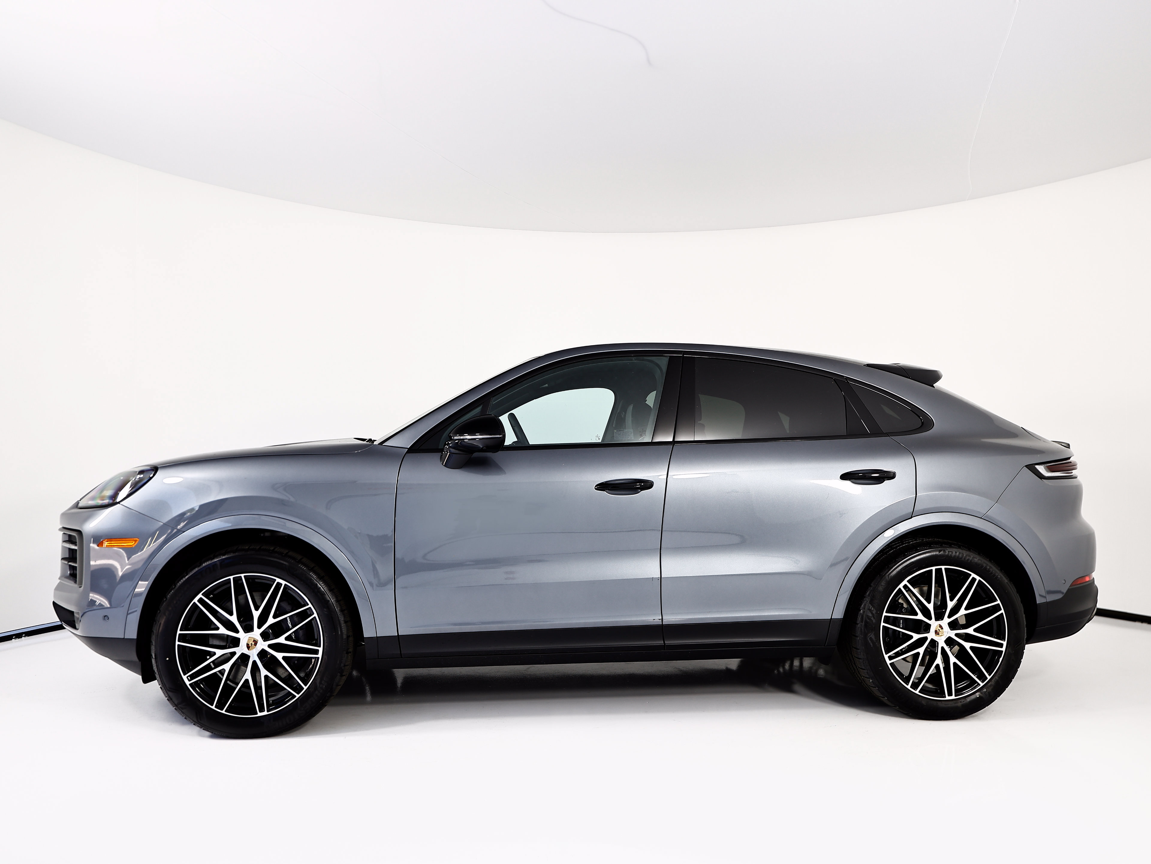 New 2026 Porsche Cayenne Coupe AWD/4WD image 2