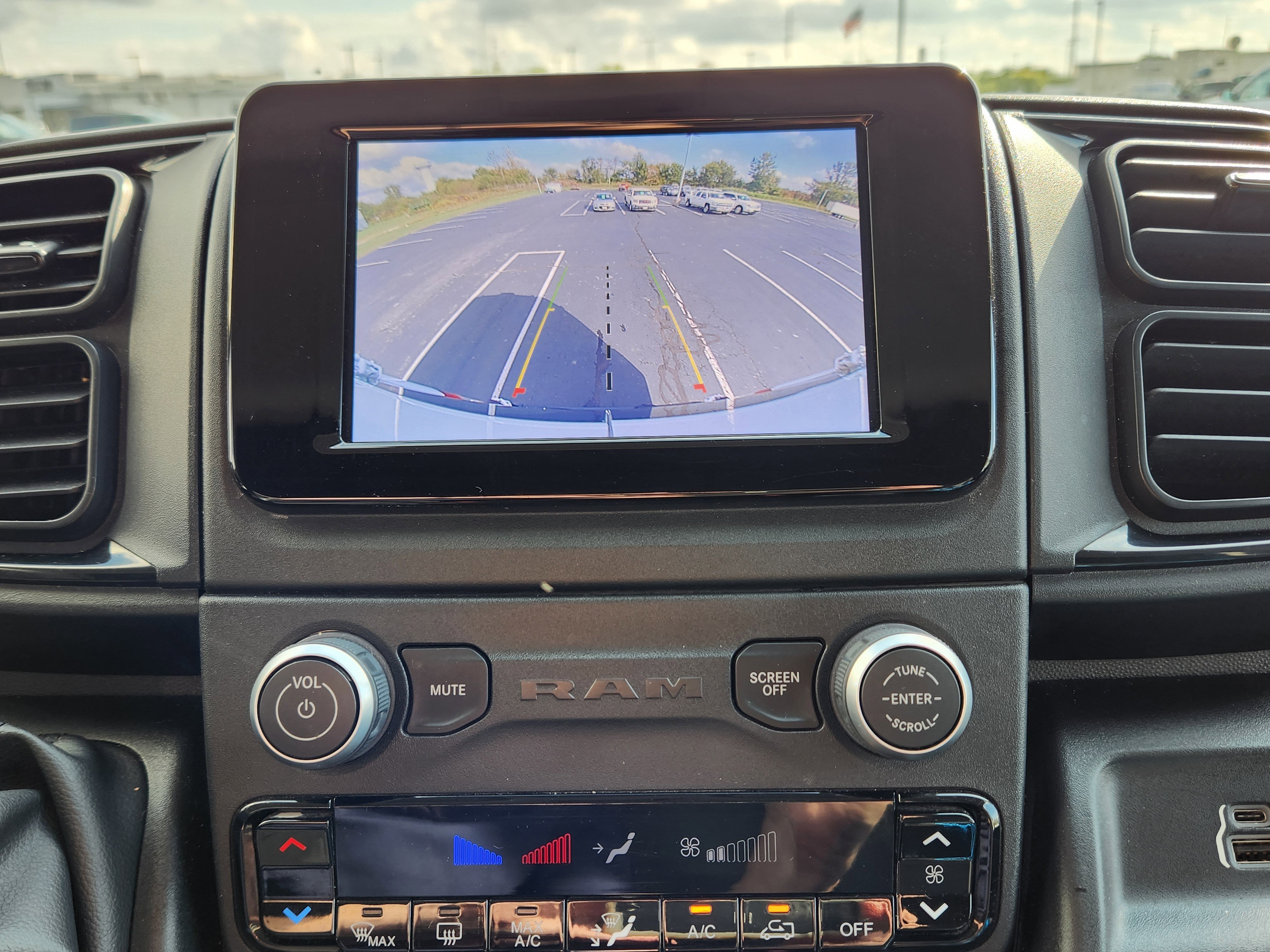 Used 2023 RAM ProMaster 2500 image 17