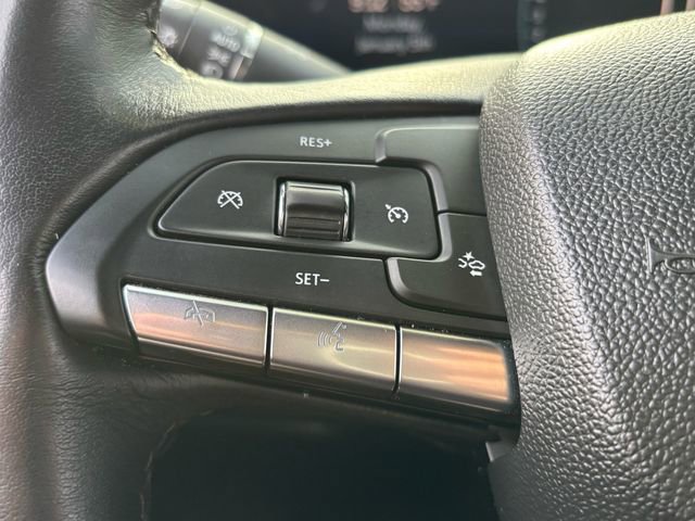 Used 2025 Cadillac XT4 Premium Luxury image 34