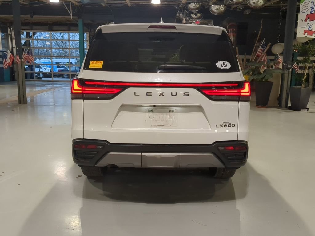 Used 2024 Lexus LX 600 4WD w/ Appearance Package image 8