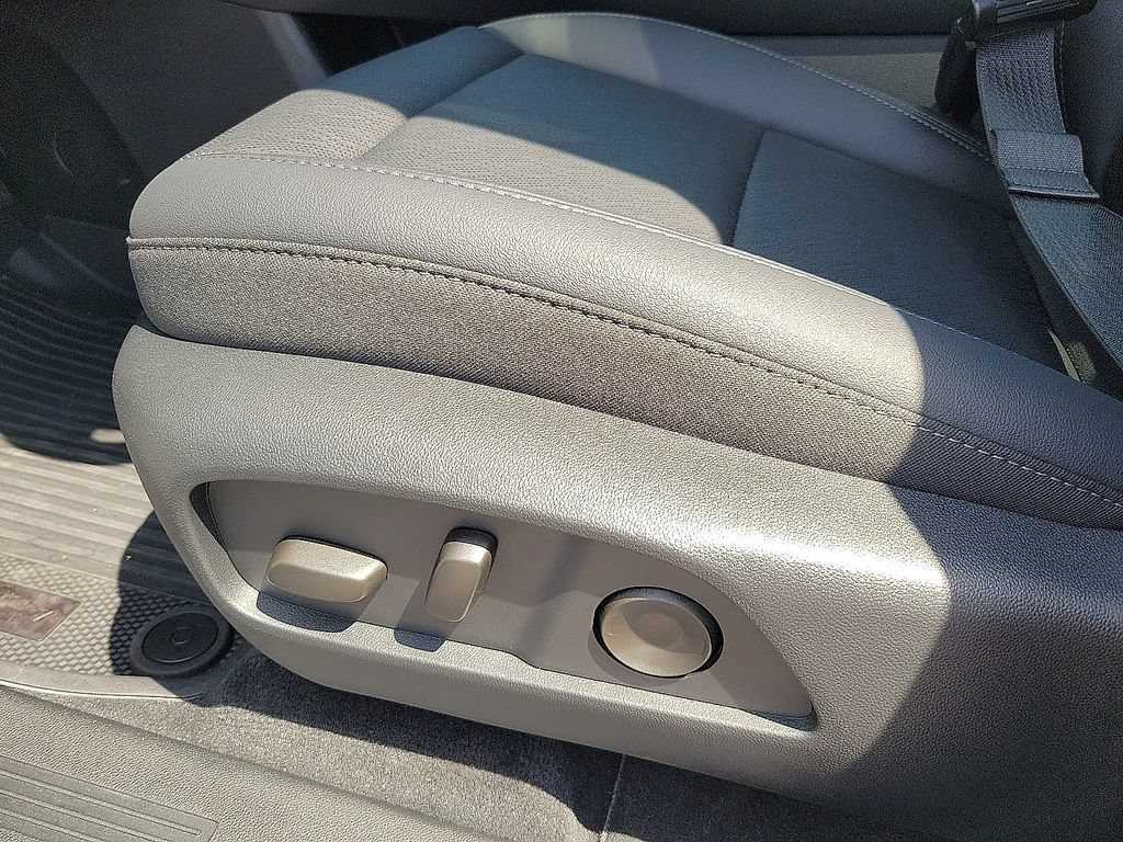 Used 2027 Chevrolet Equinox LT w/ Convenience Package II FWD image 12