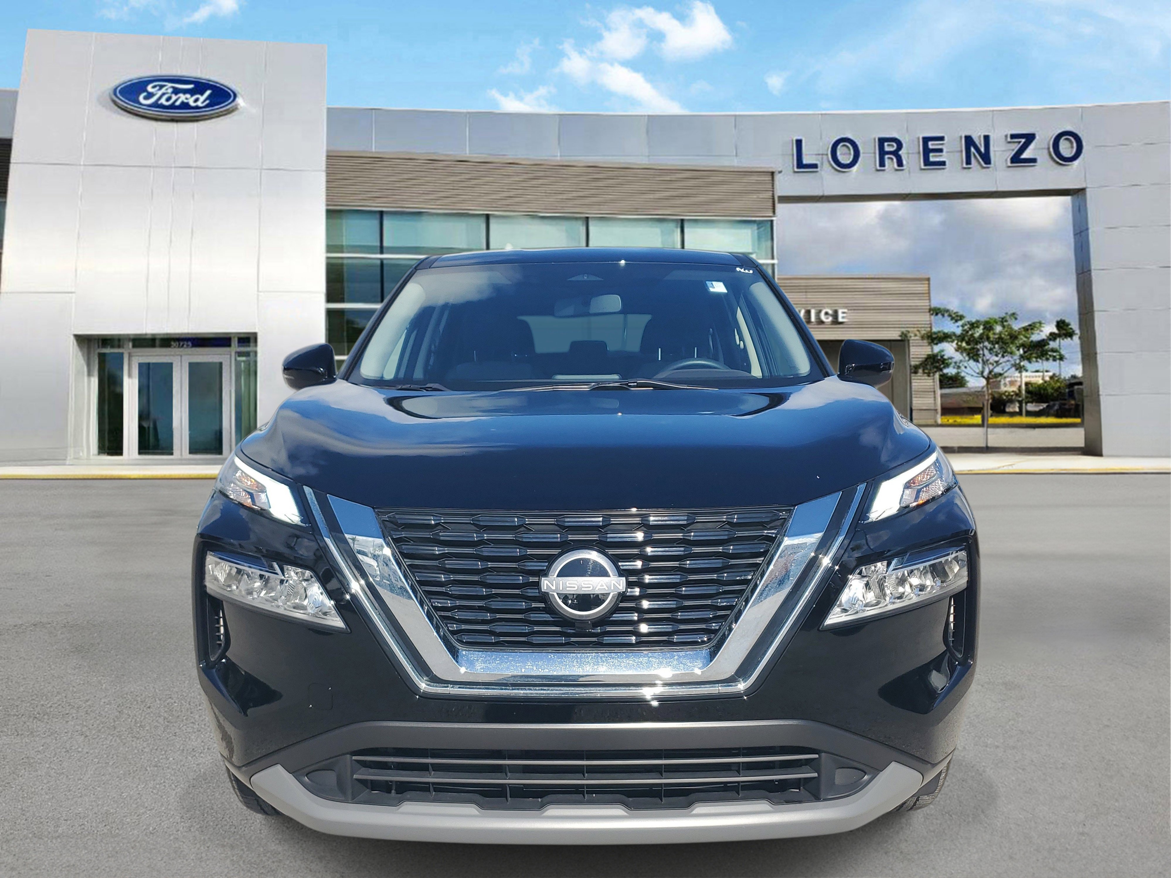 Used 2022 Nissan Rogue SV image 2