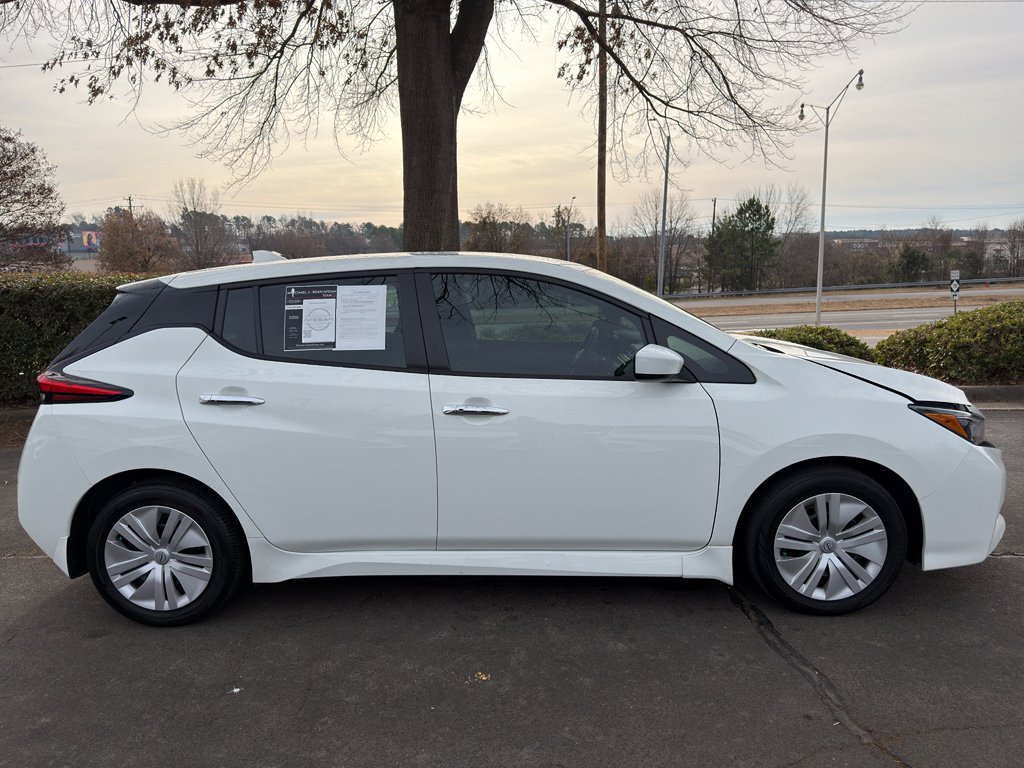 Used 2024 Nissan Leaf S image 8