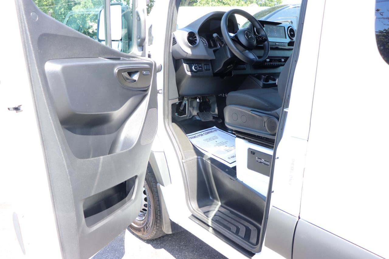 Used 2025 Mercedes-Benz Sprinter 2500 image 9