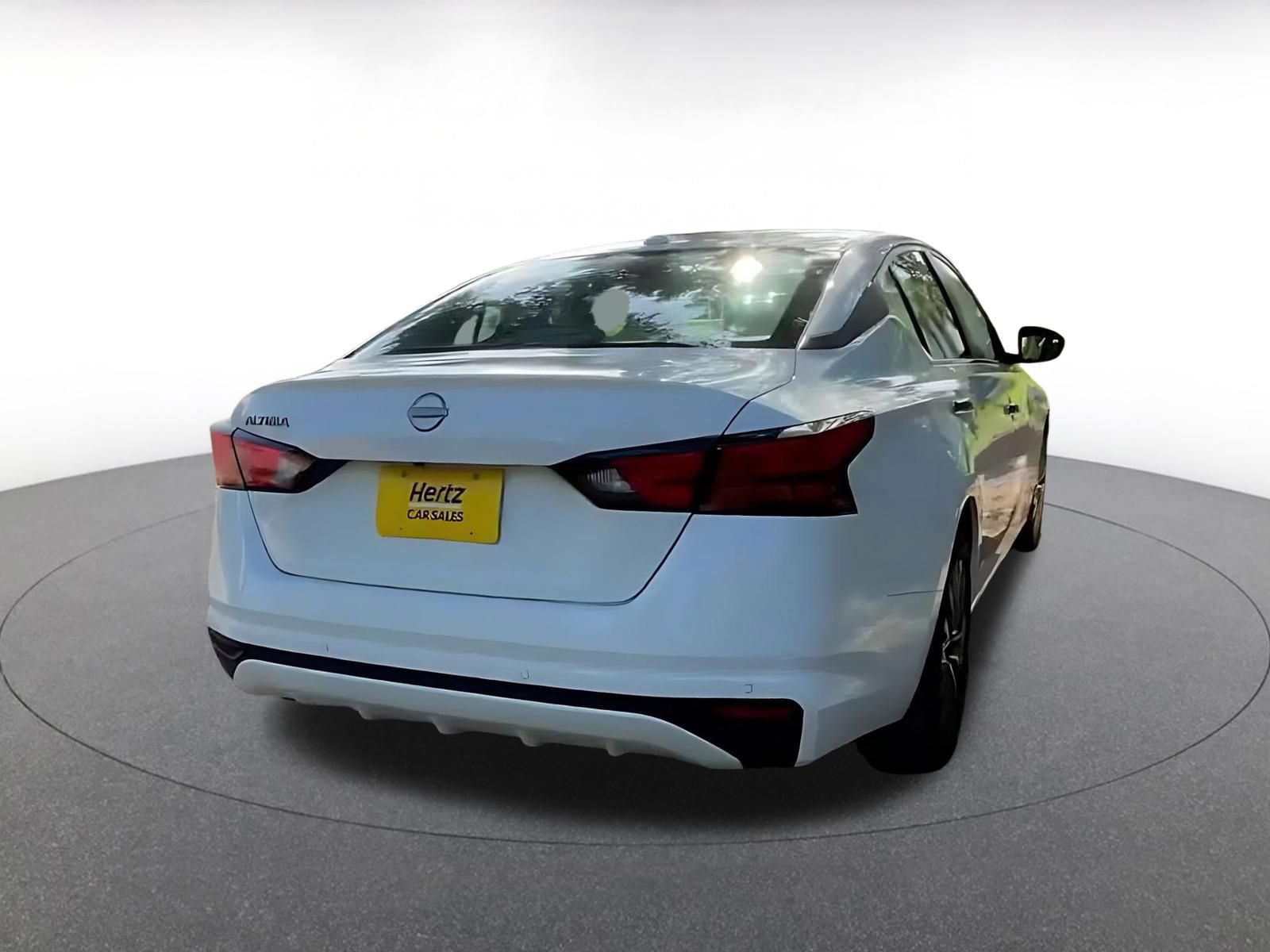 Used 2025 Nissan Altima 2.5 SV FWD image 14