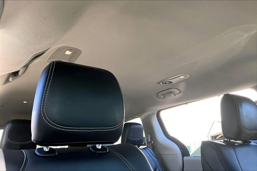 Used 2024 Chrysler Pacifica Touring-L image 26