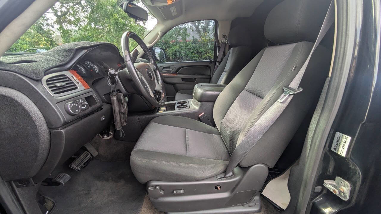 Used 2011 Chevrolet Suburban LS image 7