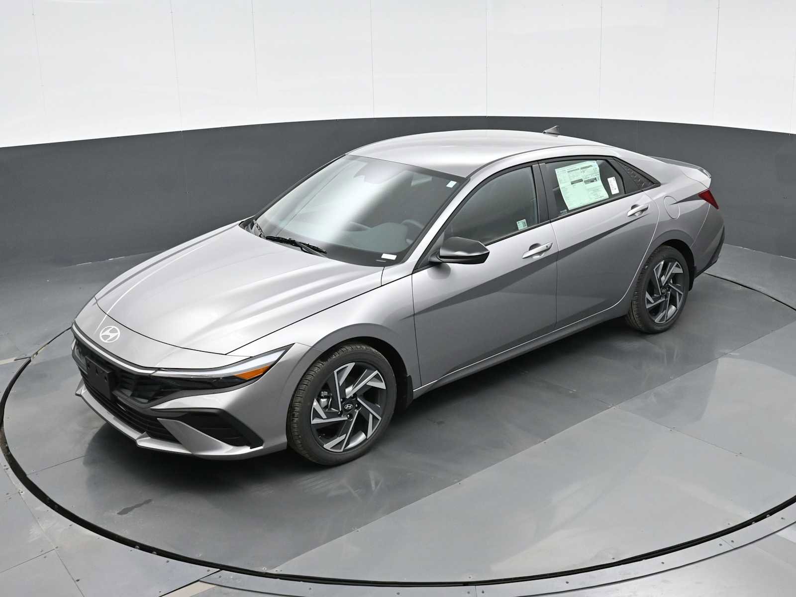 Certified 2025 Hyundai Elantra Sport image 39