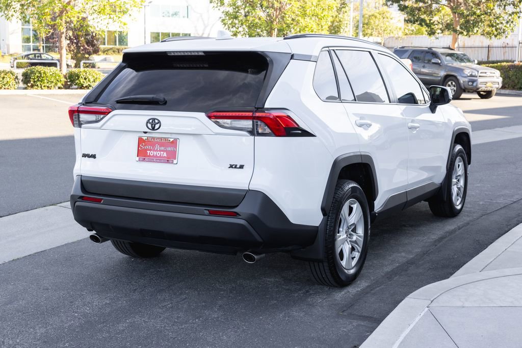 Used 2021 Toyota RAV4 XLE w/ Carpet Mat Package (TMS) image 5