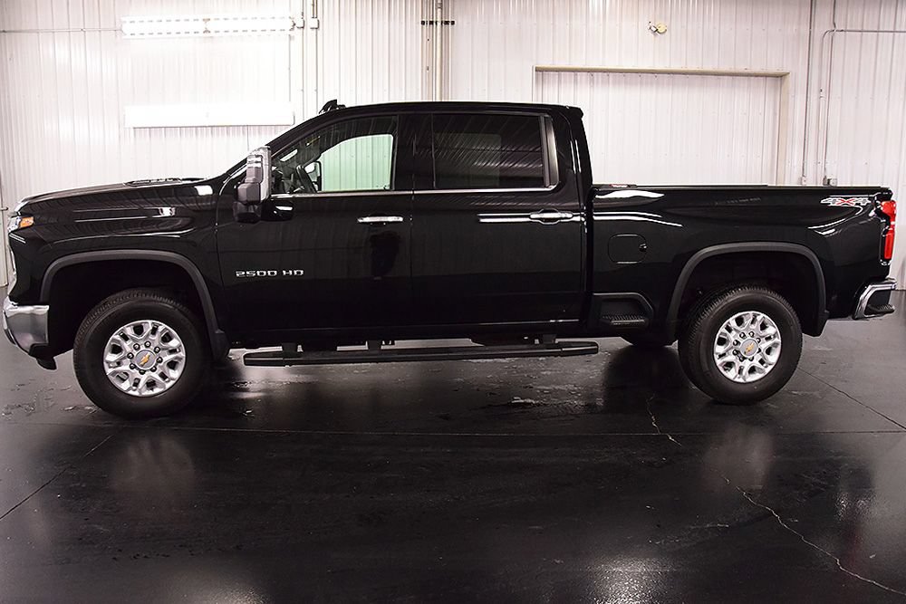 Used 2024 Chevrolet Silverado 2500 LTZ w/ LTZ Convenience Package AWD/4WD image 4