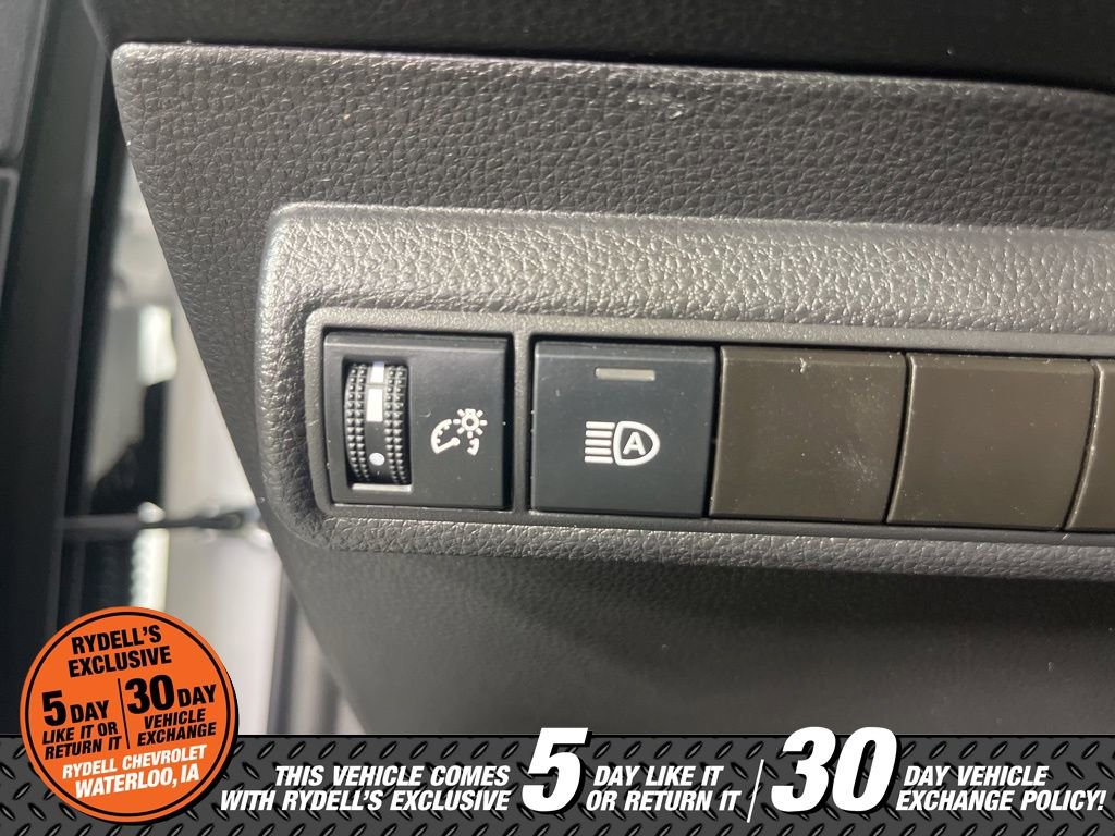 Used 2025 Toyota Corolla LE image 28