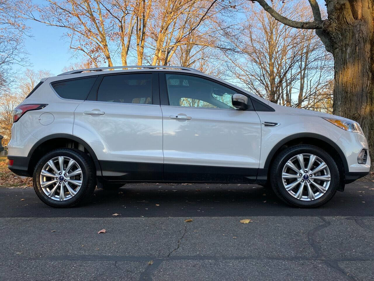 Used 2017 Ford Escape Titanium w/ Canadian Touring Package image 27