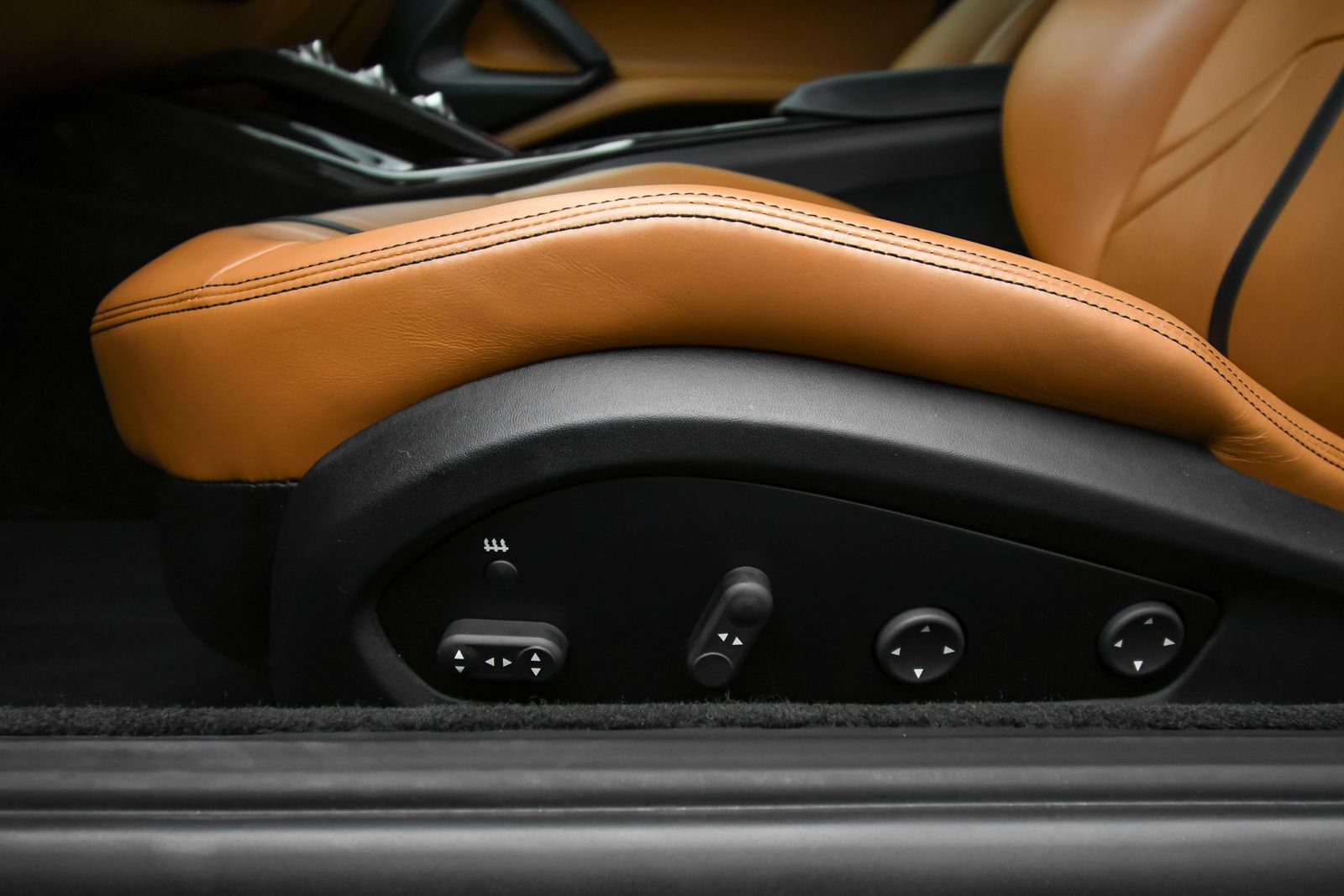 Used 2018 Ferrari 812 Superfast RWD image 34