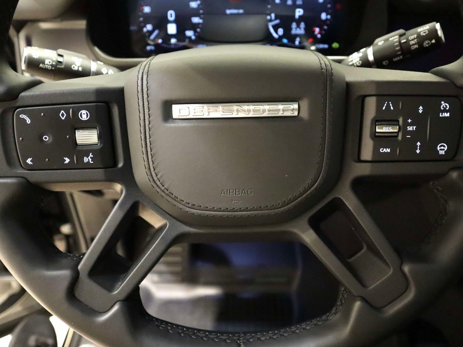 Used 2025 Land Rover Defender 130 X AWD/4WD image 27