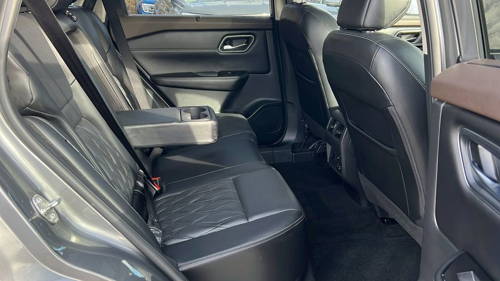 Used 2021 Nissan Rogue Platinum image 15