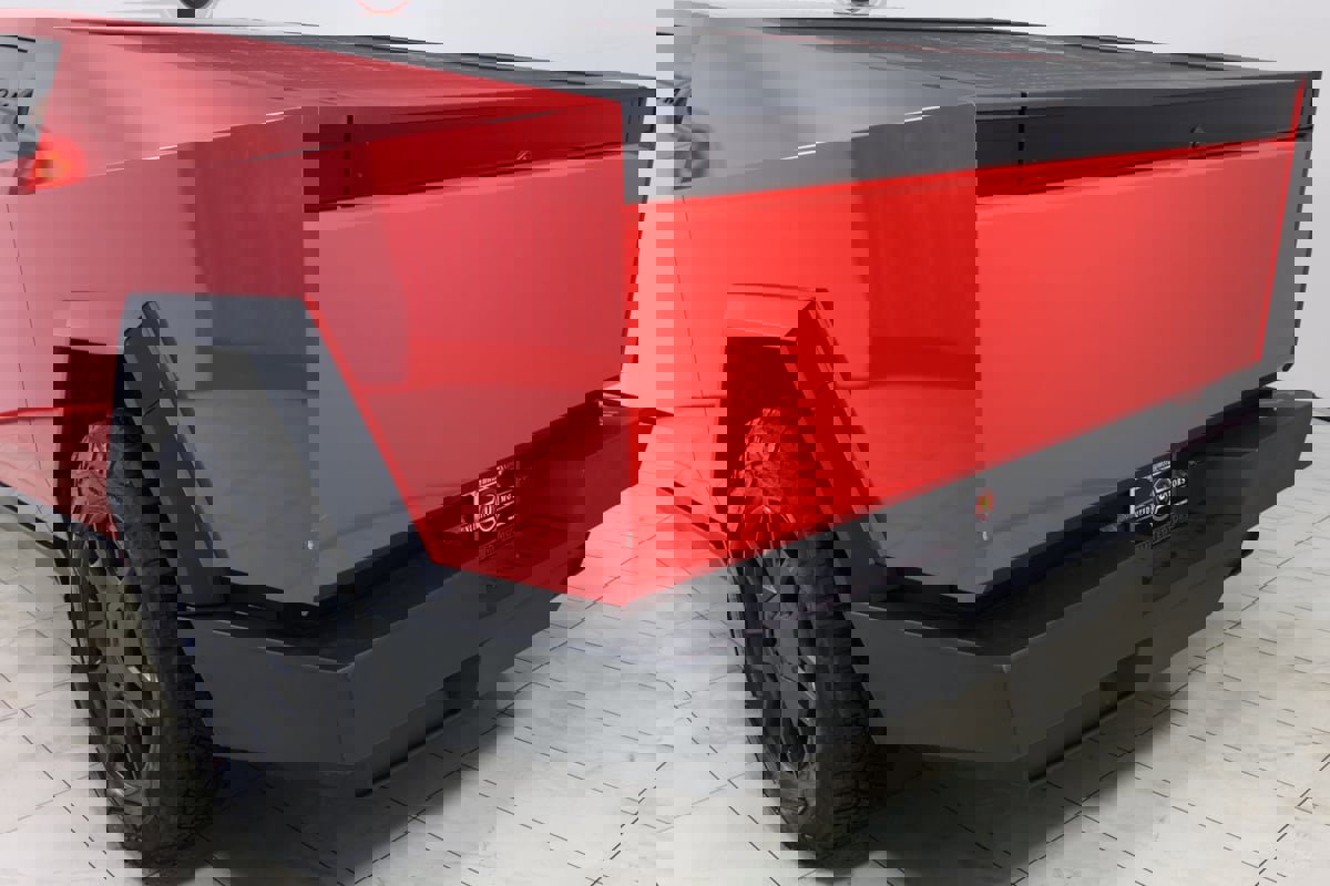 Used 2024 Tesla Cybertruck AWD Crew Cab image 44