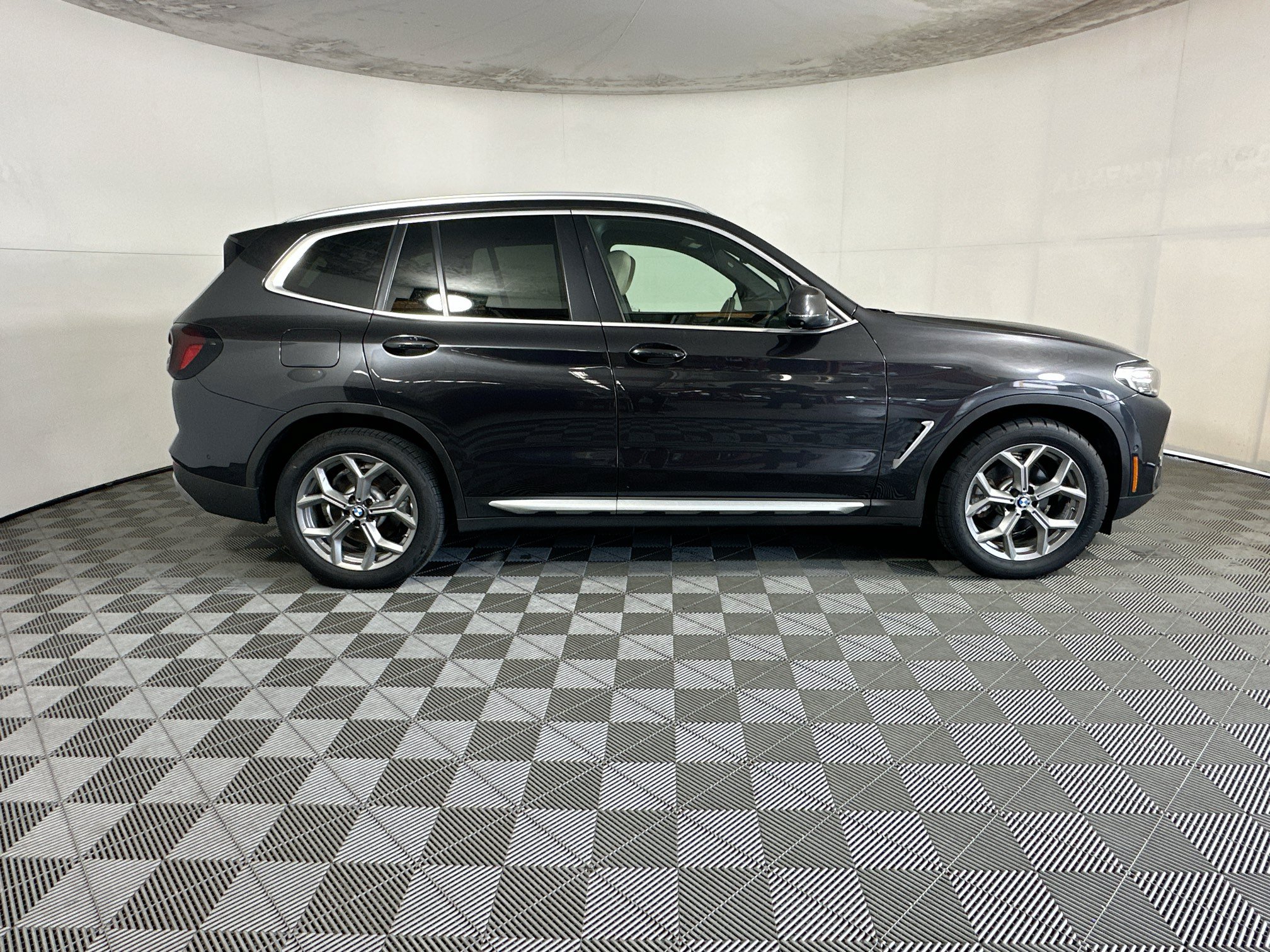 Used 2023 BMW X3 sDrive30i w/ Premium Package RWD image 2