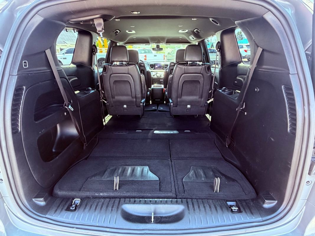 Used 2020 Chrysler Pacifica Touring-L Plus w/ S Appearance Package FWD image 21