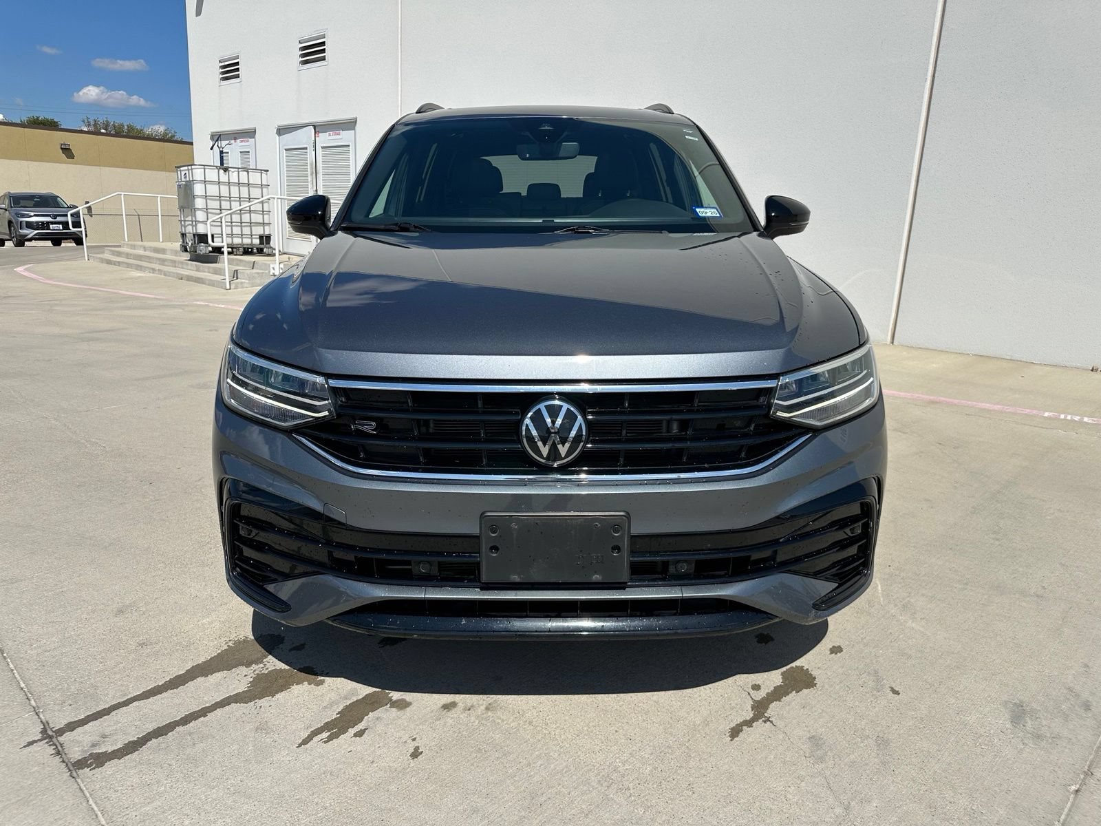 Used 2024 Volkswagen Tiguan SE R-Line w/ MDO Package, Three-Row FWD image 2