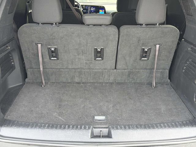 Used 2025 Chevrolet Traverse LT image 21
