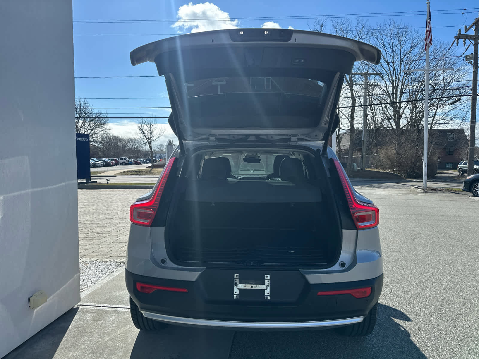 Used 2023 Volvo XC40 B5 Plus w/ Protection Package Premier image 10