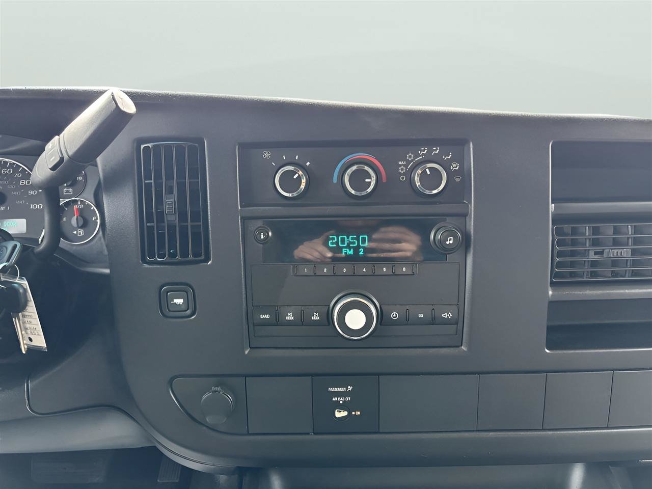 Used 2010 Chevrolet Express 2500 Extended RWD image 16