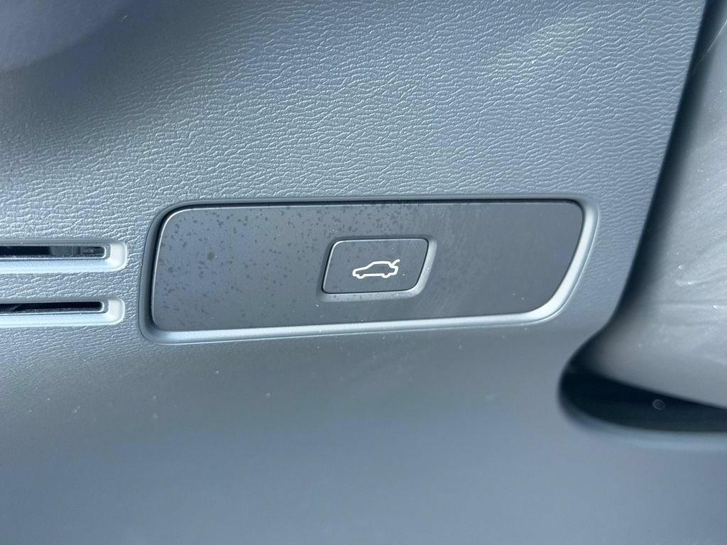 Certified 2023 Volvo C40 P8 Recharge Ultimate AWD/4WD image 39
