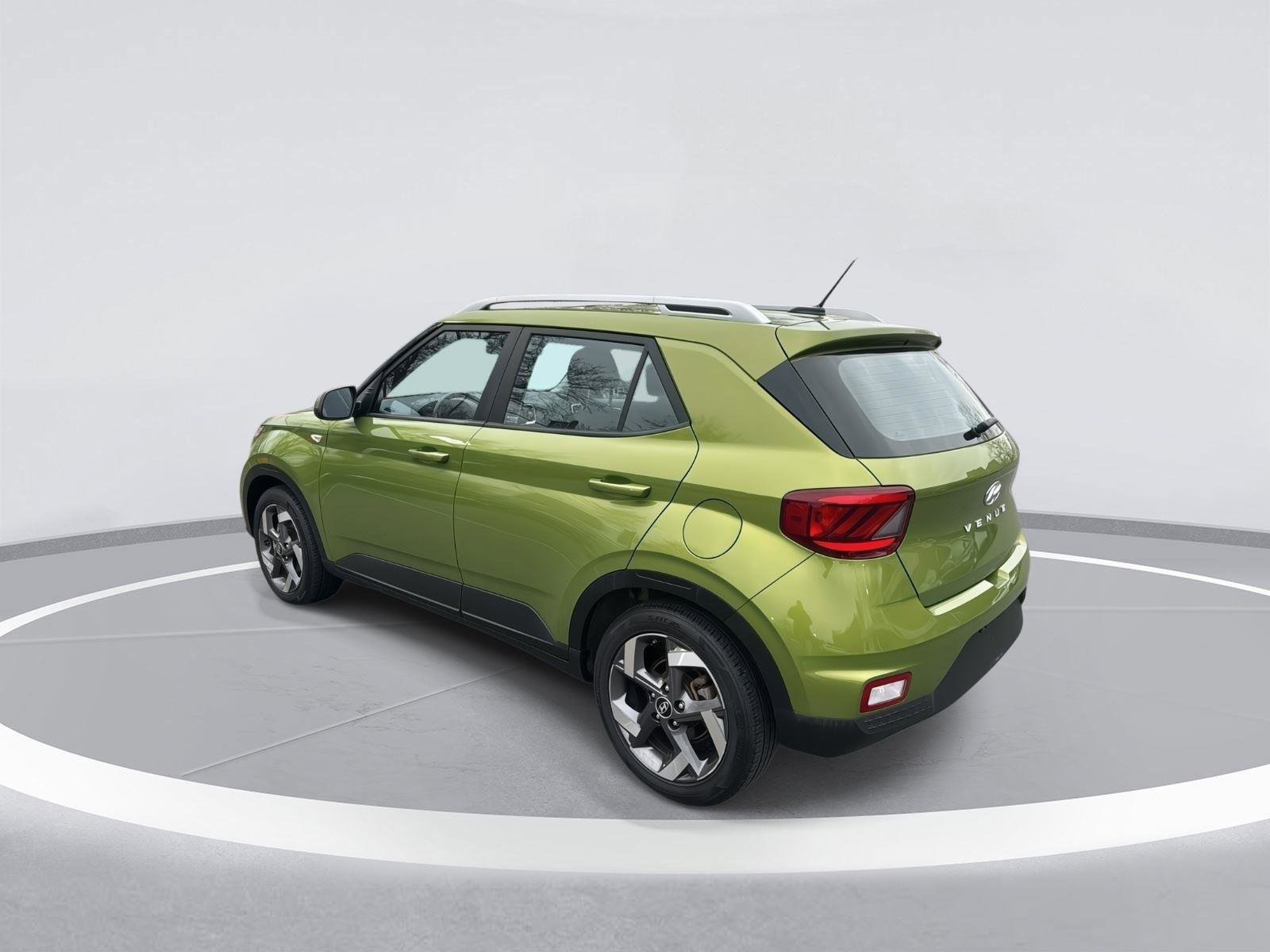 Used 2023 Hyundai Venue SEL w/ Cargo Package image 7