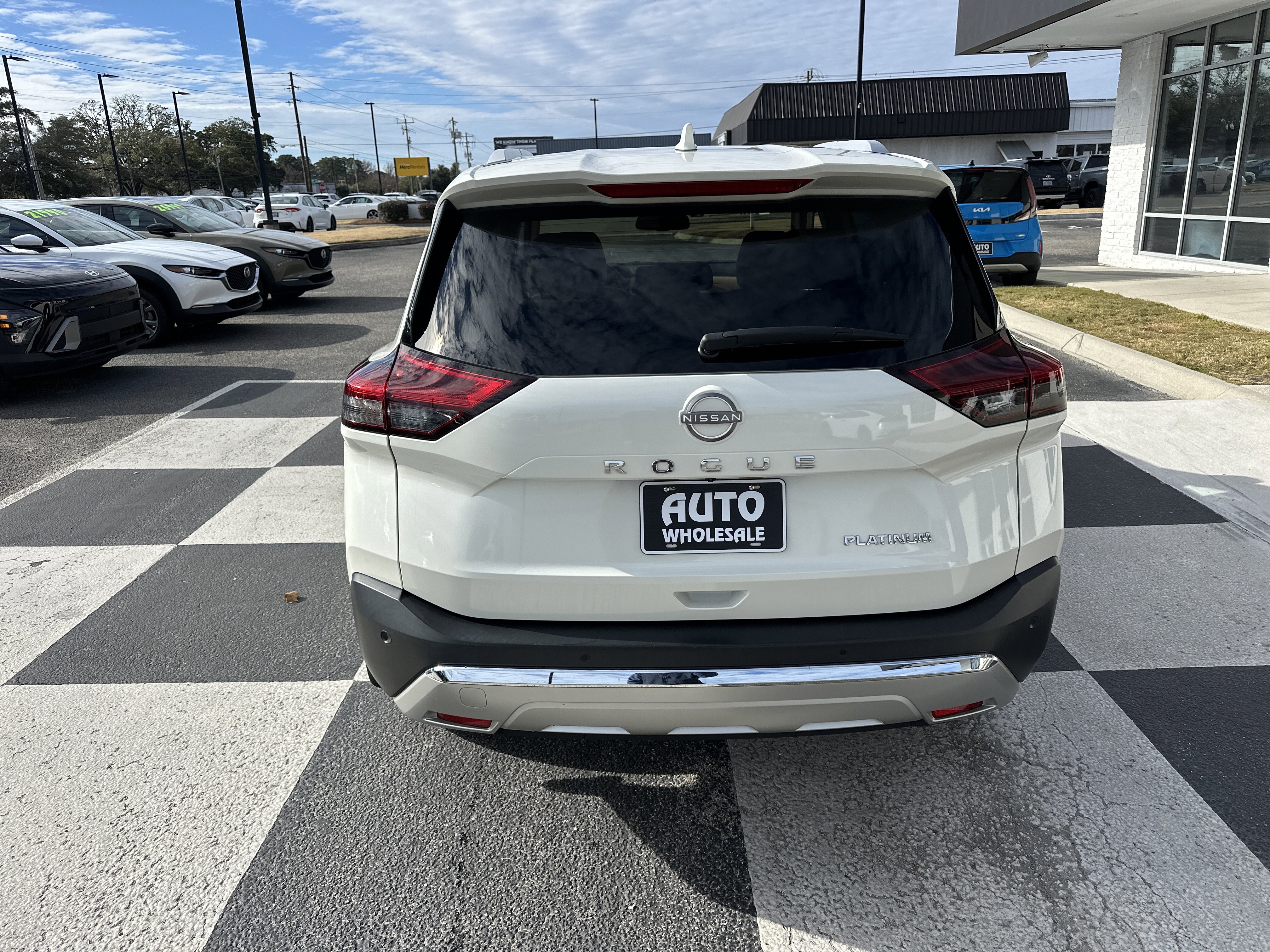 Used 2023 Nissan Rogue Platinum w/ Platinum Premium Package image 4