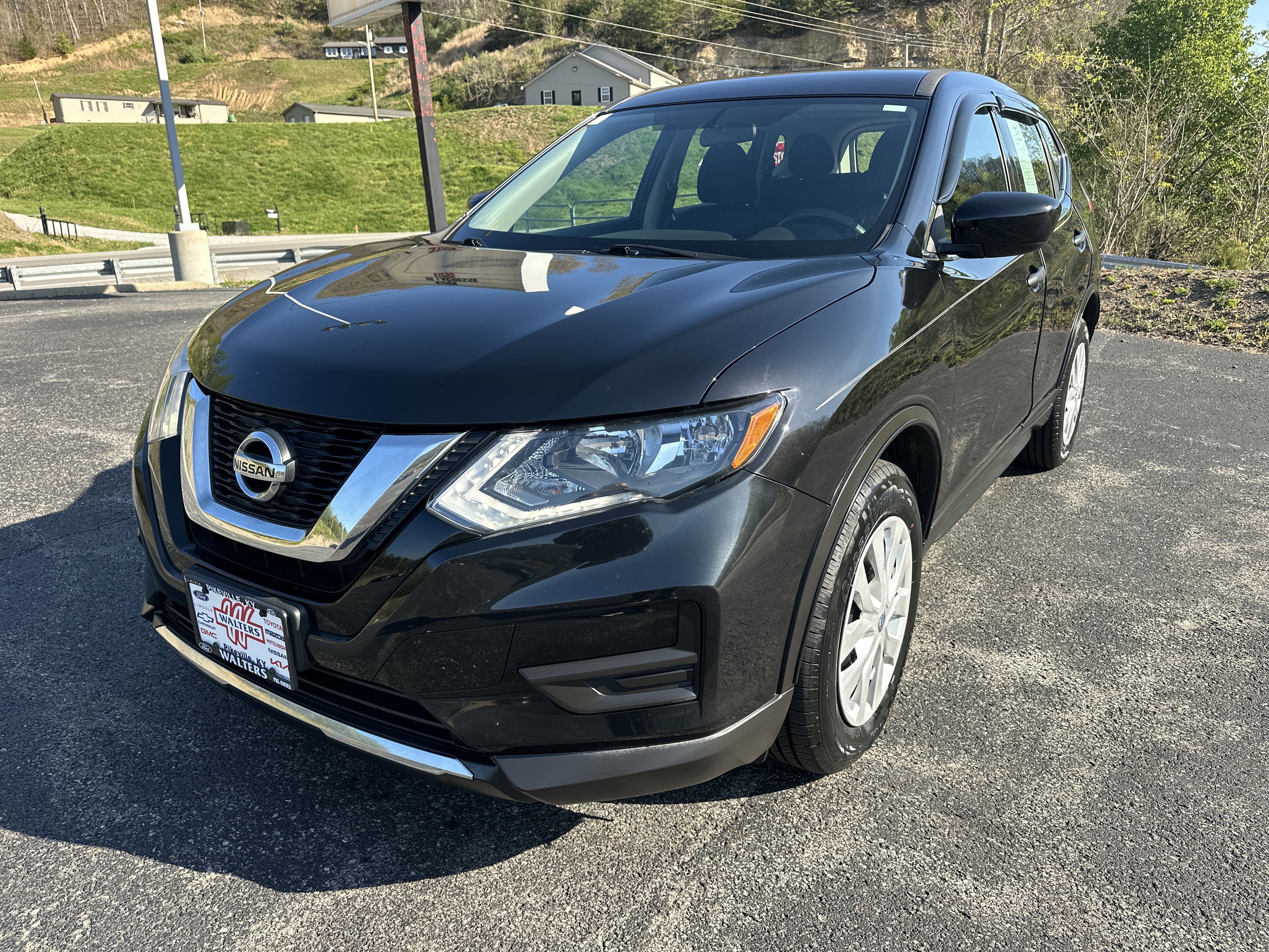 Used 2017 Nissan Rogue S AWD/4WD image 6