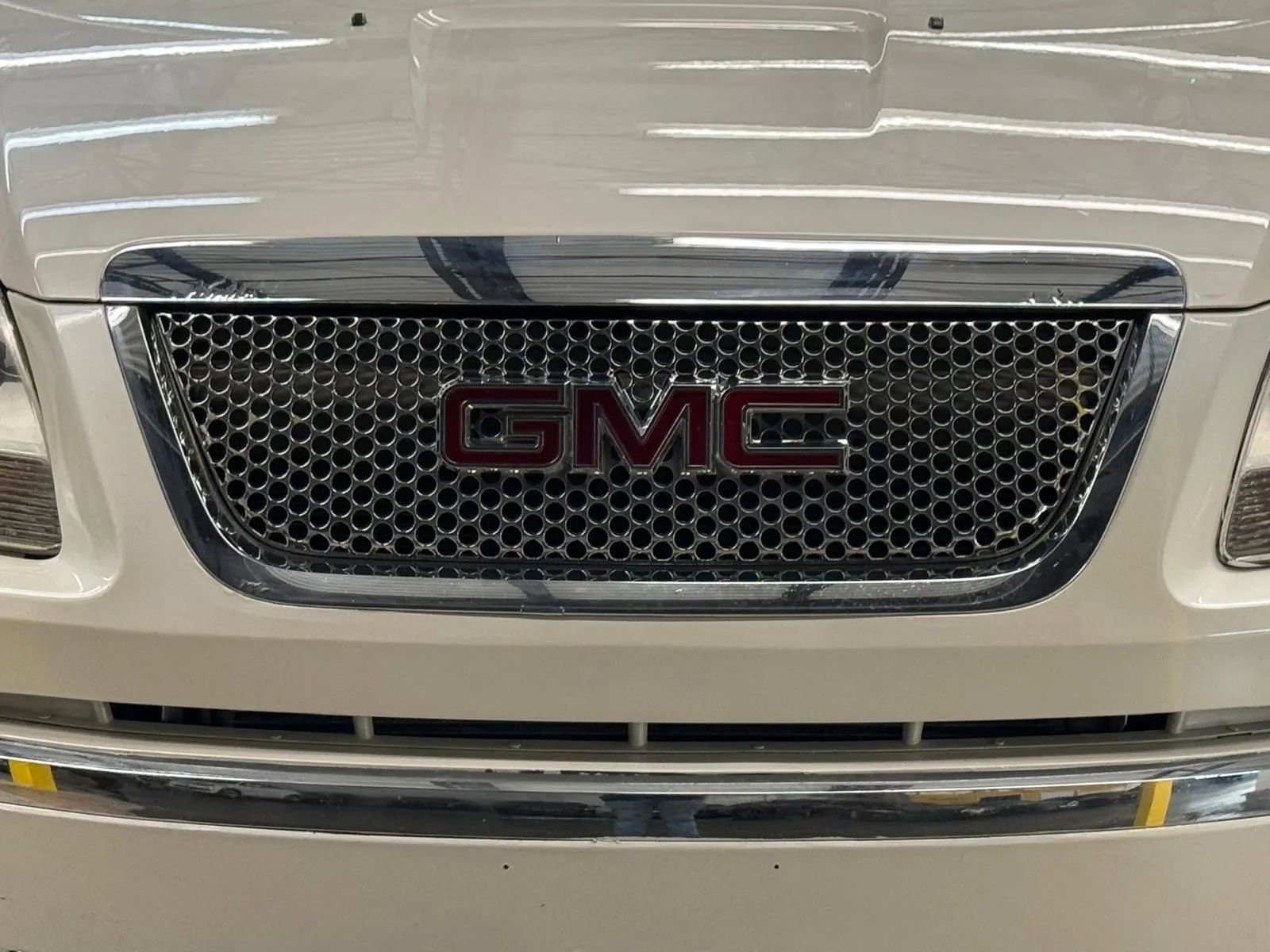 Used 2011 GMC Acadia Denali image 5