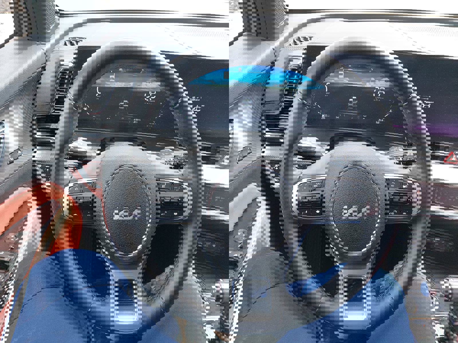 Used 2024 Kia Sportage SX image 16