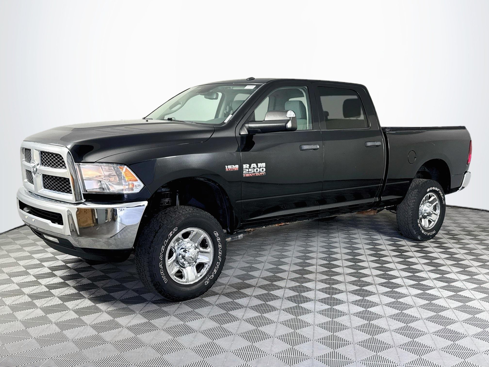 Used 2016 RAM 2500 Tradesman w/ Chrome Appearance Group AWD/4WD image 4