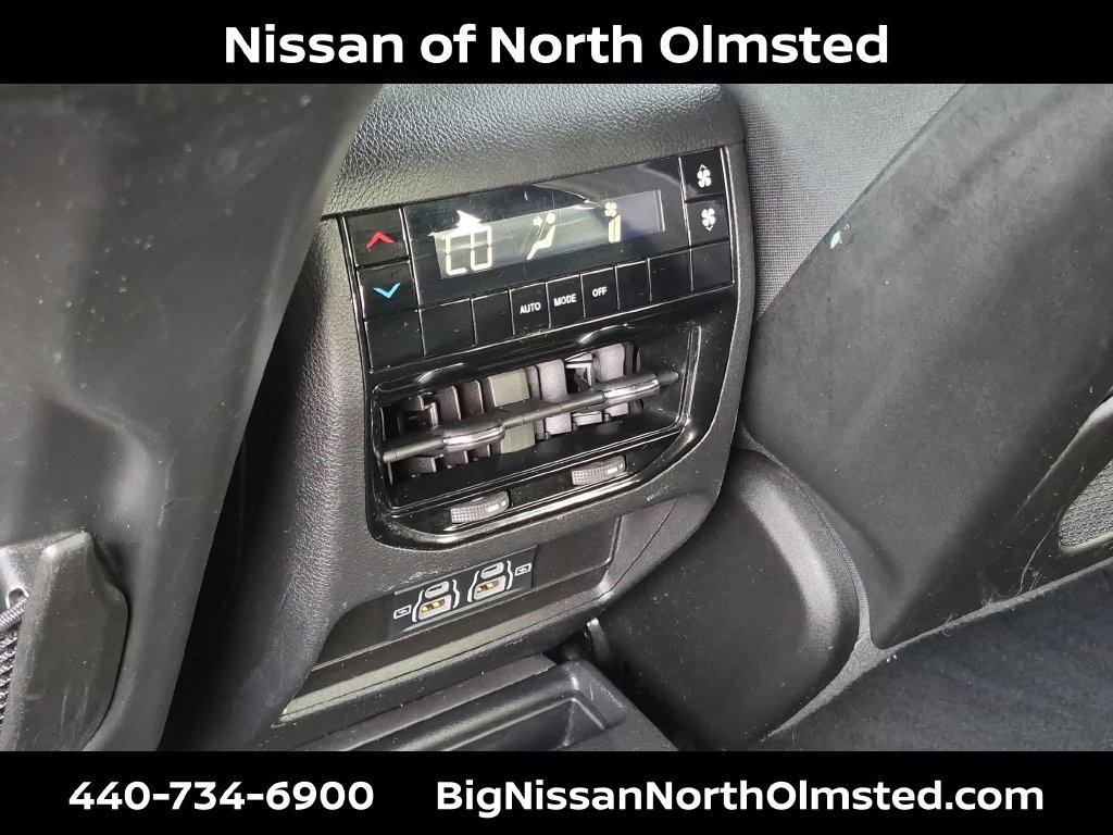Used 2023 Jeep Grand Cherokee L Laredo AWD/4WD image 18