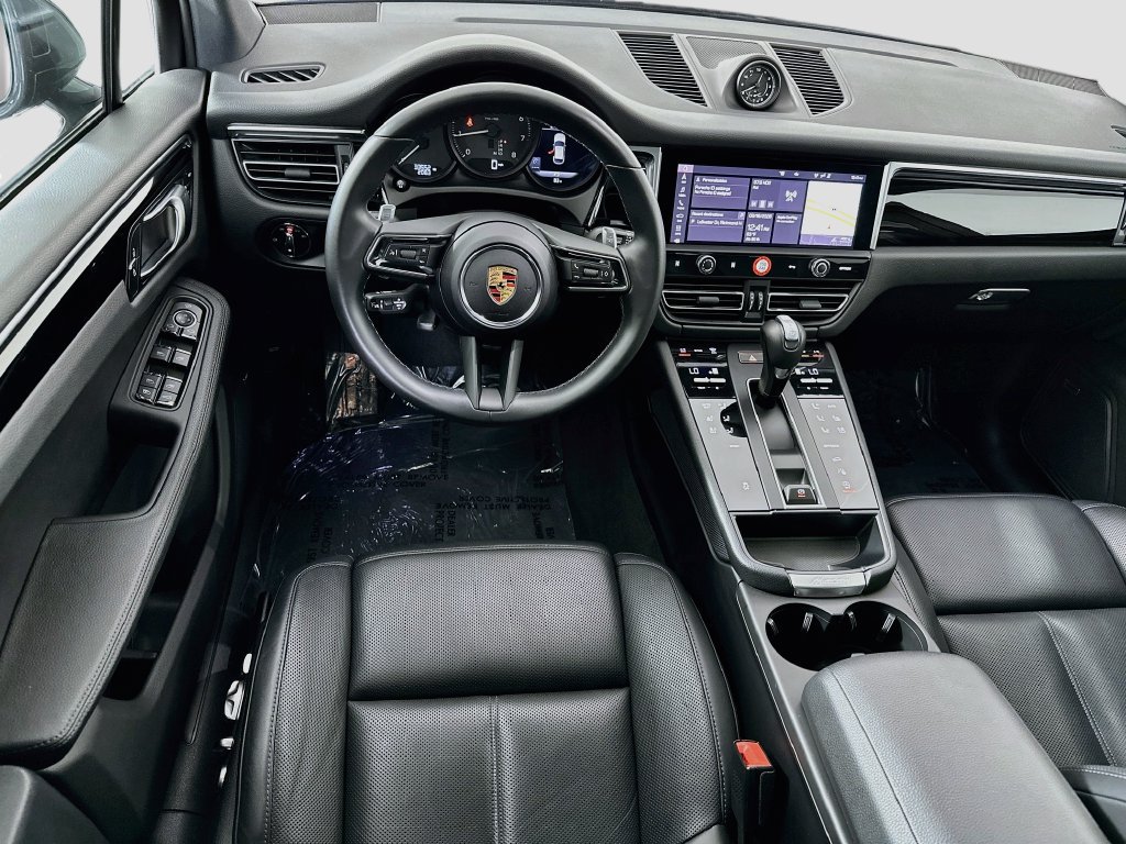Certified 2024 Porsche Macan AWD/4WD image 25