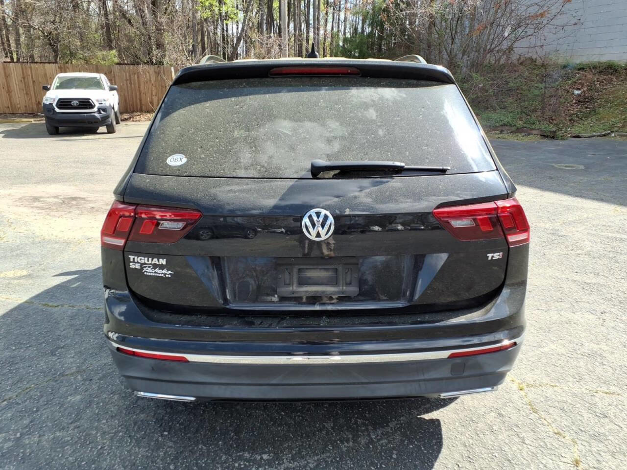 Used 2018 Volkswagen Tiguan SE w/ Panoramic Sunroof Package FWD image 4