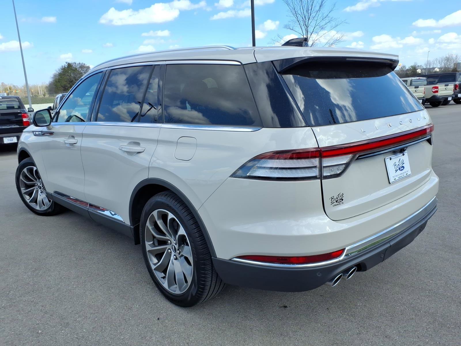Used 2025 Lincoln Aviator Reserve w/ Luxury Package image 5