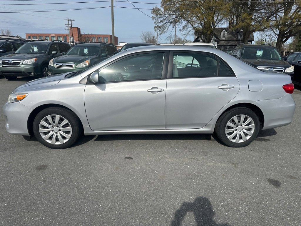Used 2012 Toyota Corolla LE FWD image 2