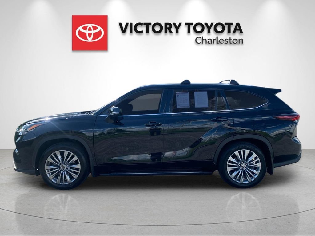 Used 2026 Toyota Highlander Platinum AWD/4WD image 2