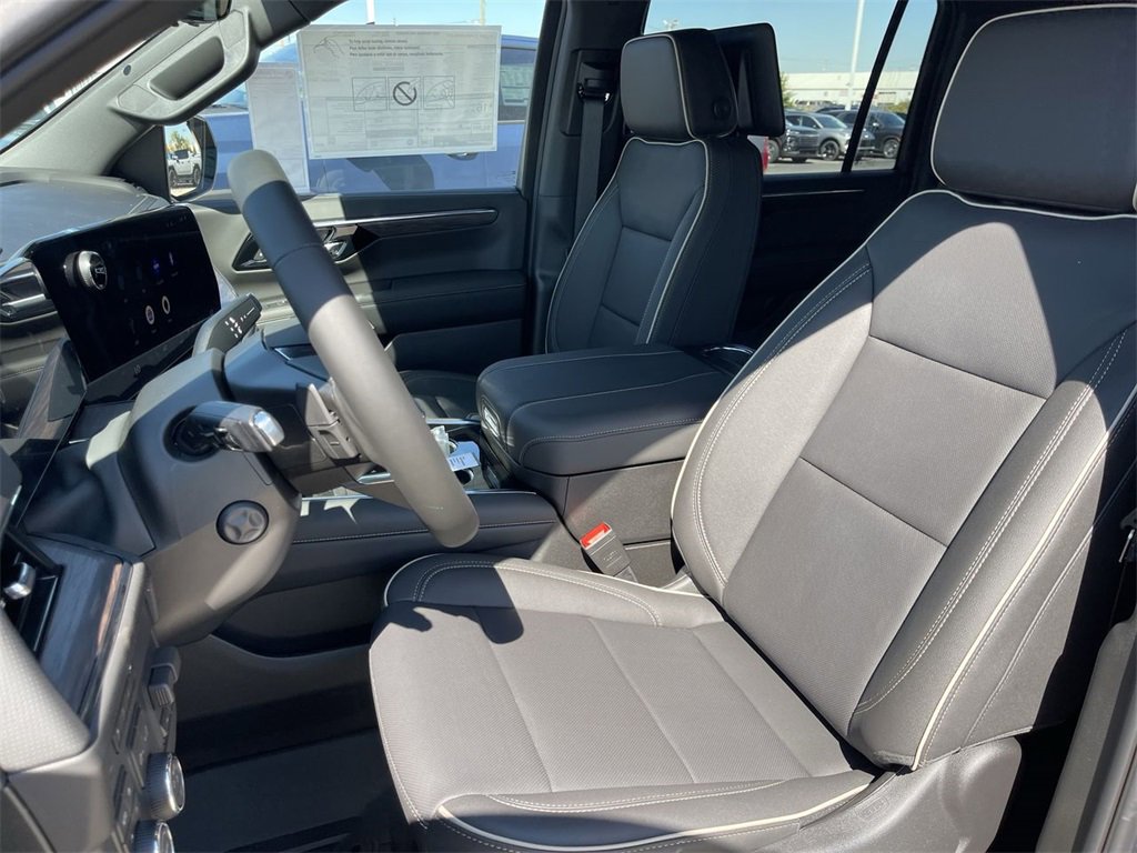 New 2025 Chevrolet Suburban Premier image 9